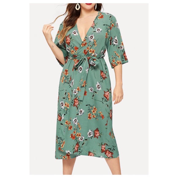 Dresses & Skirts - ➕Floral Wrap midi Dress
